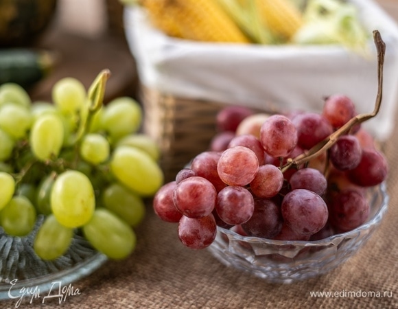 Вредно ли есть виноград с косточками? Диетолог поделилась ответом