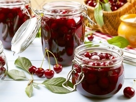 Когда вишневое варенье может стать ядом? Доктор Мясников указал на один нюанс