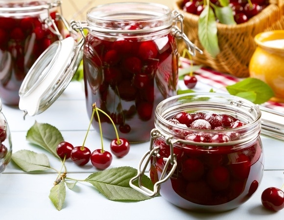 Когда вишневое варенье может стать ядом? Доктор Мясников указал на один нюанс