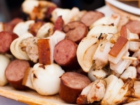 Самый вредный шашлык — не из мяса: эндокринолог сказала, что не нужно жарить на мангале