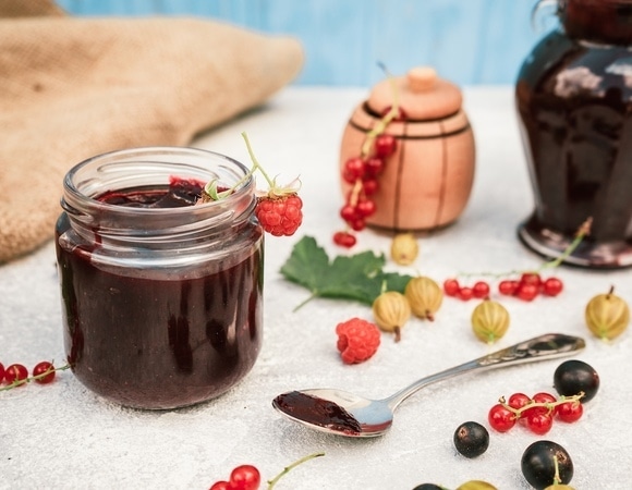 В чем секрет по-настоящему полезного варенья? Соедините эти ягоды вместе — и все получится