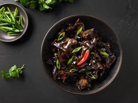 3 простых азиатских рецепта от шефов: маринуем яйца, имбирь и древесные грибы