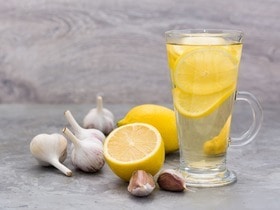 Эликсир тети Жанетты — шеф-повар поделился семейным рецептом целебного напитка из лимона и чеснока
