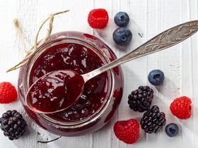 Джем или варенье: эксперт объяснил, что из этого полезнее и почему Джем или варенье: эксперт объяснил, что из этого полезнее и почему