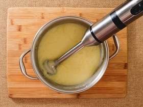 Исправим! Шеф назвал 3 ошибки, из-за которых картофельное пюре превращается в "клейстер" Исправим! Шеф назвал 3 ошибки, из-за которых картофельное пюре превращается в "клейстер"