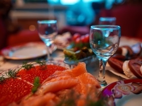 Не торопитесь, но и не затягивайте: диетолог объяснила, сколько должно длиться новогоднее застолье Не торопитесь, но и не затягивайте: диетолог объяснила, сколько должно длиться новогоднее застолье