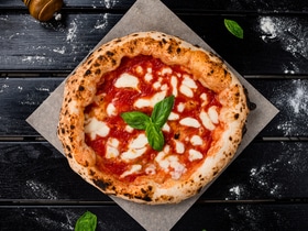 Суббота предназначена для домашней выпечки: 6 декабря отмечаем День неаполитанской пиццы Суббота предназначена для домашней выпечки: 6 декабря отмечаем День неаполитанской пиццы