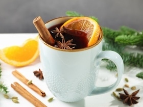 "Прекрасный напиток", но при каких условиях? Полезен ли глинтвейн, несмотря на вино в составе — ответ дала диетолог "Прекрасный напиток", но при каких условиях? Полезен ли глинтвейн, несмотря на вино в составе — ответ дала диетолог