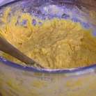 Просеять оставшуюся муку и порциями ввести ее в тесто, вымешивая его руками. Возможно, мука потребуется не вся − тесто должно быть эластичным и гладким. Накрыть его мокрым полотенцем и поставить еще на час в место без сквозняков. 