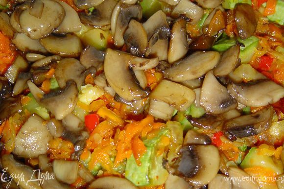 Тушеные овощи с грибами