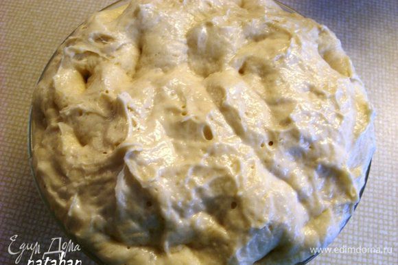 Мягкое тесто разделить на 2 равные части - из одной приготовим Кранч, а другую заморозим в морозилке (на "потом").