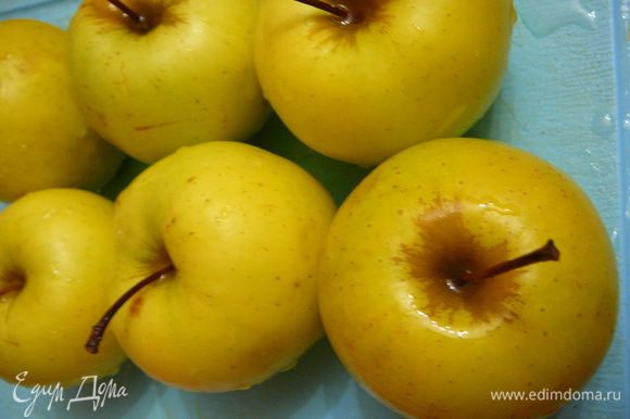 Яблоки для начинки№1,очистить от кожуры и семян.