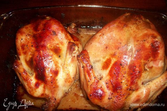 Цыплят выложить в форму. Запекать при температуре 180 градусов 50 минут