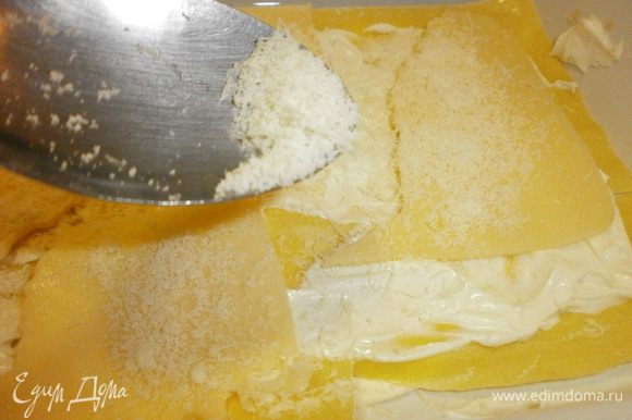 Посыпать сыром "Пармезан"