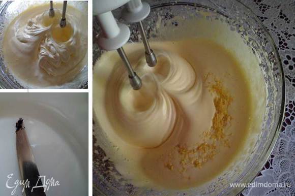 Взбить яйца с сахарной пудрой в крепкую пену, добавить ваниль на кончике ножа и цедру лимона.