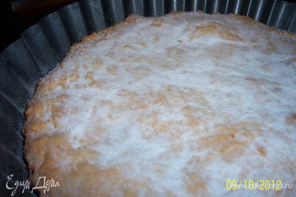 остывший пирог посыпать сахарной пудрой