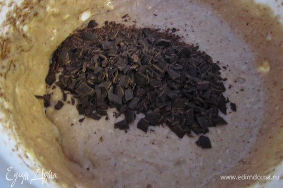 Приготовить крем по рецепту http://www.edimdoma.ru/retsepty/31716-tort-oksana-ili-nezhnyy-shokolad Разделить на три части. В одну добавить шоколад.