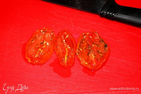Вяленые томаты...этого количества хватило на 2 лепешки.