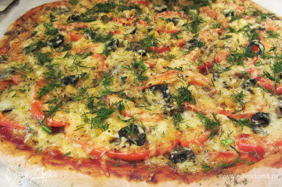 Достаем готовую пиццу и наслаждаемся настоящим вкусом Италии!