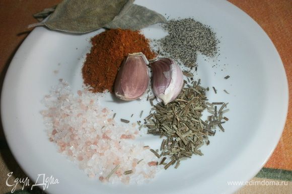 Набор специй и трав : чеснок, молотый перец, розмарин,шавлия, розовая гавайская соль, смесь специй для барбекю.