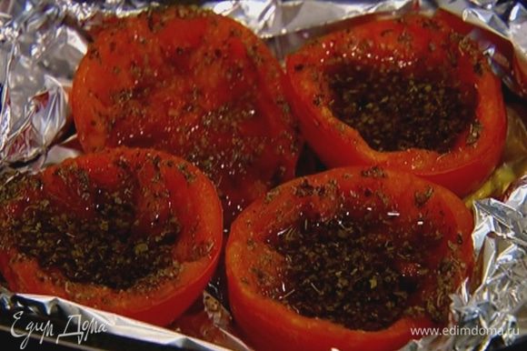 Отправить помидоры под гриль на 10 минут.