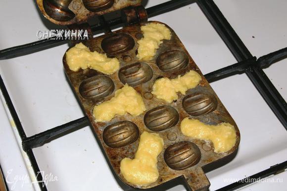 Орешки со сгущенкой - 10 рецептов приготовления в орешнице, на газу с пошаговыми фото