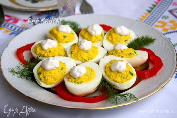 Яйца под майонезом с гарниром - кулинарный рецепт. Миллион Меню