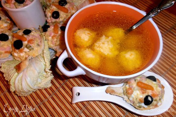 Я подавала к супчику съедобные ложки из хлеба с салатом "оливье"(http://www.edimdoma.ru/retsepty/49977-hlebnye-lozhki-oni-zhe-tartaletki-s-salatom)
