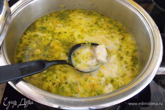 Добавляем базилик....перец....варим 15 - 20 минут....добавляем укроп (свежий или мороженный ) Пока суп варится, делаем обыкновенное картофельное пюре....на ваш вкус (5 картофелин)