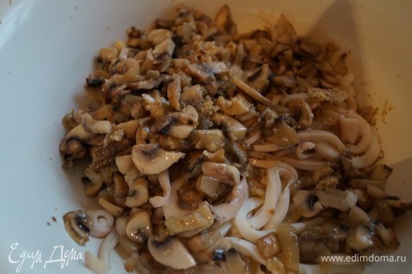 Добавить к кальмарам грибы с орехами