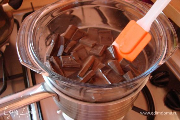 Растопим шоколад на водяной бане