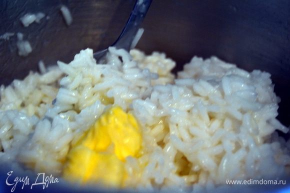 Варим рис по очень простому способу и без потерь http://www.edimdoma.ru/retsepty/24059-varim-ris-legko-i-prosto Добавить оставшееся сливочное масло и охладить.