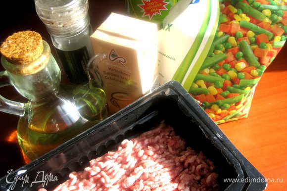 Продукты... В пакете с замороженными овощами: морковь, кукуруза, стручковая фасоль, горошек.
