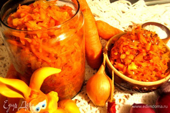"Морковку по-корейски" делаем заранее...http://www.edimdoma.ru/retsepty/60254-morkov-po-koreyski-s-lukom Когда она постоит,становится ещё ароматнее и вкуснее!