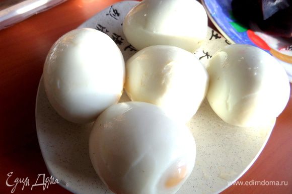 Если не хотите мариновать, можно просто отварить яйца.