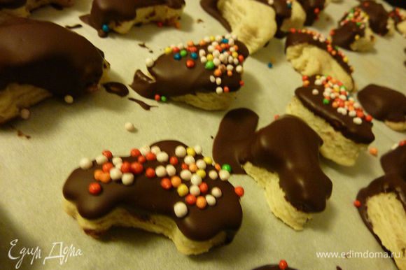Печенюшки - от marysa у нас с сыном приобрели форму машинок, чудные печенки, очень всем понравились и быстро разлетелись. http://www.edimdoma.ru/retsepty/62871-pechenyushki