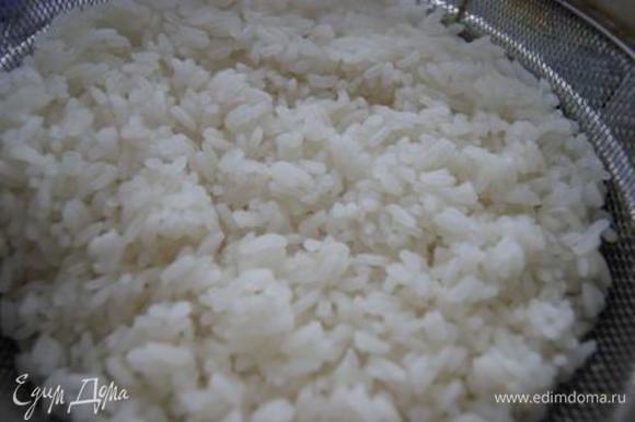 Сварить рассыпчатый рис.