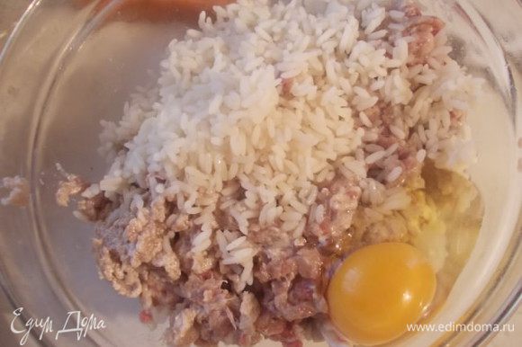 Пошаговый рецепт голубцов из свежей капусты на сковороде с рисом в томатной пасте и фаршем ежики с рисом и соусом