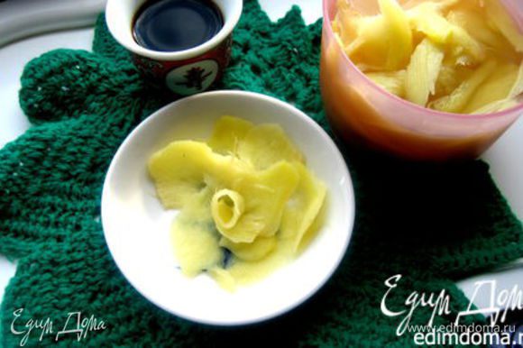 Имбирь готовлю постоянно вот по этому рецепту и хранить можно в холодильнике очень долго! http://www.edimdoma.ru/retsepty/60244-marinovannyy-imbir