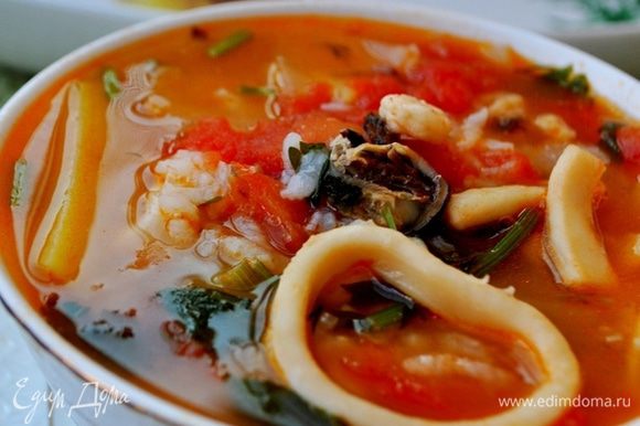 Легкий рыбный суп с томатами
