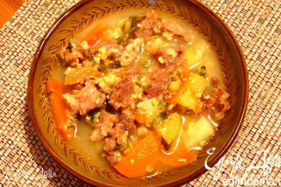 Суп на сырной сыворотке с говяжьими ребрами: http://www.edimdoma.ru/retsepty/63057-syrnyy-sup-s-govyazhimi-rebrami
