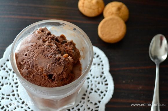 А еще всем любителям мороженого очень рекомендую попробовать это Хрустящее шоколадное мороженое от Юлии http://www.edimdoma.ru/retsepty/64304-hrustyaschee-shokoladnoe-morozhenoe Необыкновенно вкусно!!! )))