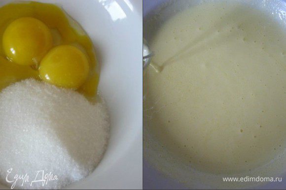 Желтки отделить от белков. В миске соединить желтки и сахар, поставить на водяную баню. Мешать до растворения сахара. Белки переложить в металлическую посуду и убрать в холодильник( пока взбиваются желтки).