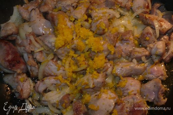 Индейка с грибами в сметане — пошаговый классический рецепт с фото от Простоквашино