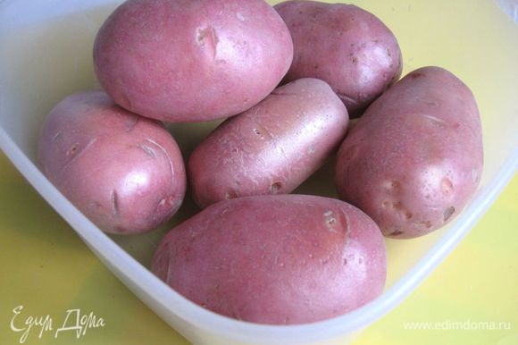 Лучше взять крупный картофель ( у меня - сорт «Шерри»), выращенный с любовью в Тверской области.
