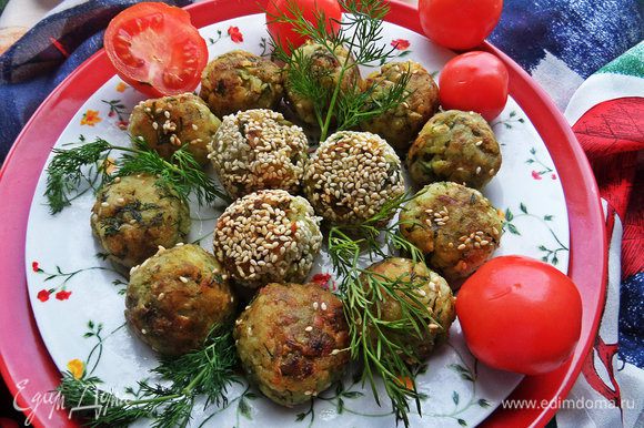 А на второе можно подать не менее нежные картофельно-броккольные шарики от нашей Mari http://www.edimdoma.ru/retsepty/70912-kartofelnye-shariki-s-brokkoli-zelenyu-i-kunzhutom Очень вкусные!