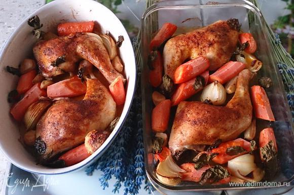 Запекать в предварительно разогретой духовке до 180 градусов 1,5 часа. Пару раз достать из духовки и облить курицу образовавшимся соусом. Приятного аппетита!