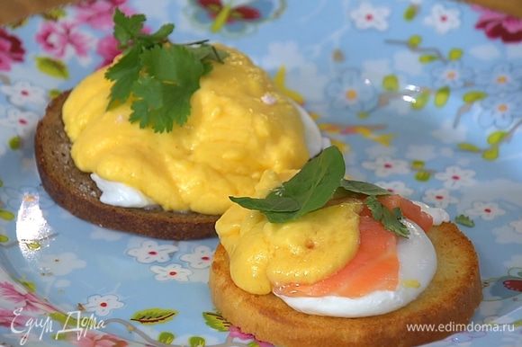Классические пошаговый рецепт яйца Бенедикт на завтрак
