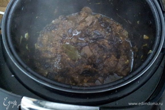 Вот так выглядит мясо после 45 минут. Подавать вкусно с картофельным пюре.