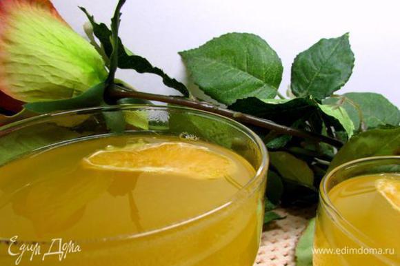 Если нужно процедите апельсиново-желейную смесь. Разлейте массу по креманкам или формочкам и уберите в холодильник на 5-6 часов.